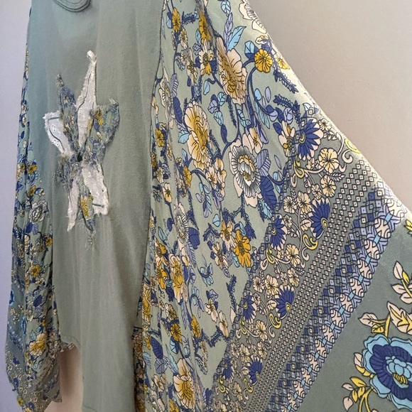 Easel Pastel Green Butterfly Top - Picture 6 of 11